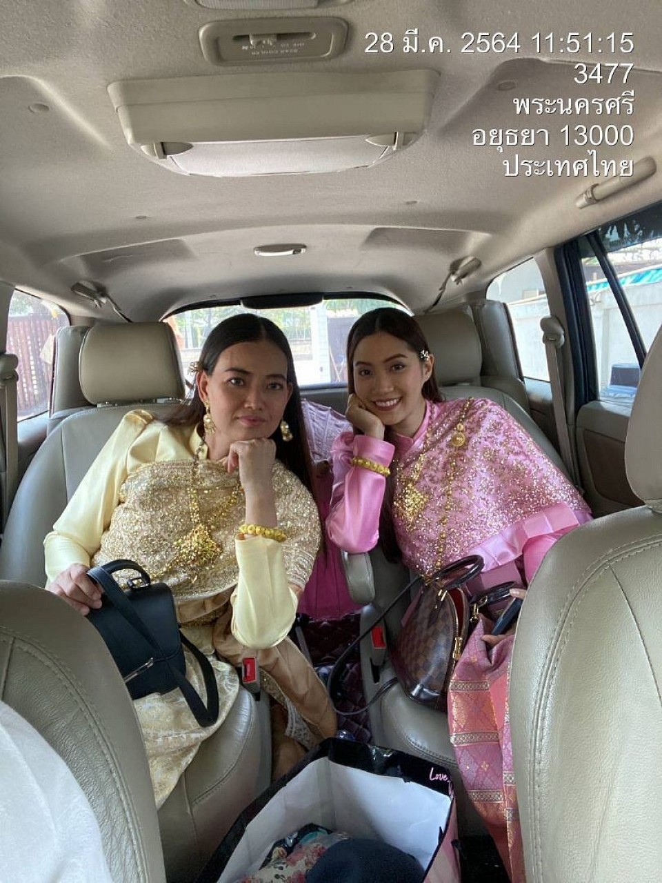 รับลูกค้านครพนมไปกรุงเทพฯ