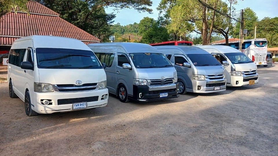 เหมารถตู้เชียงรายนำเที่ยวทุกจังหวัดทั่วไทย